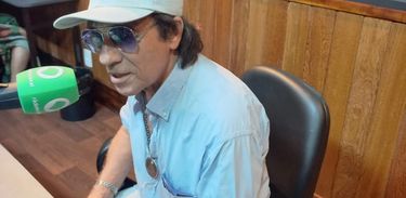 Carlos Evanney, cover do Roberto Carlos, nos estúdios da Rádio Nacional