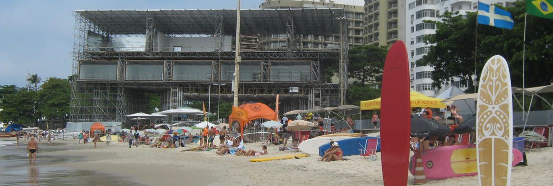 Enorme estrutura está sendo erguida na praia de Copacabana para abrigar complexo com dez estúdios de televisão, com custo de R$ 3,8 milhões
