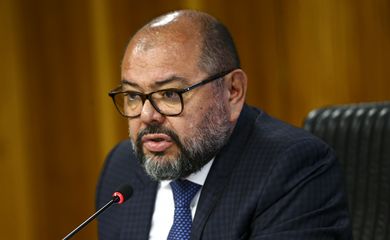 O ministro do Trabalho e Previdência, José Carlos Oliveira, durante divulgação dos dados de setembro do Novo Cadastro Geral de Empregados e Desempregados (Novo Caged).