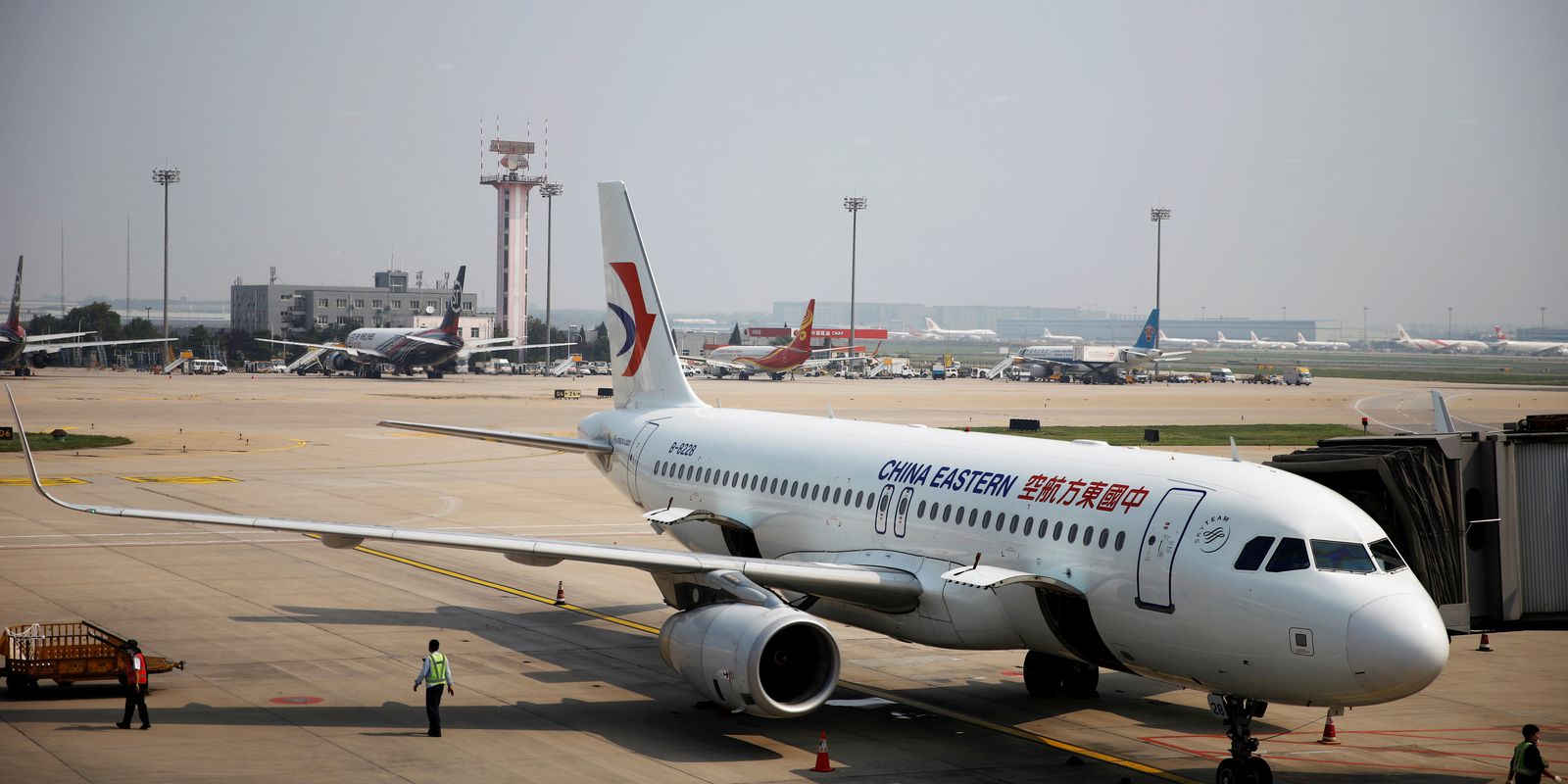 Avião da companhia aérea chinesa China Eastern Airlines no aeroporto de Pequim