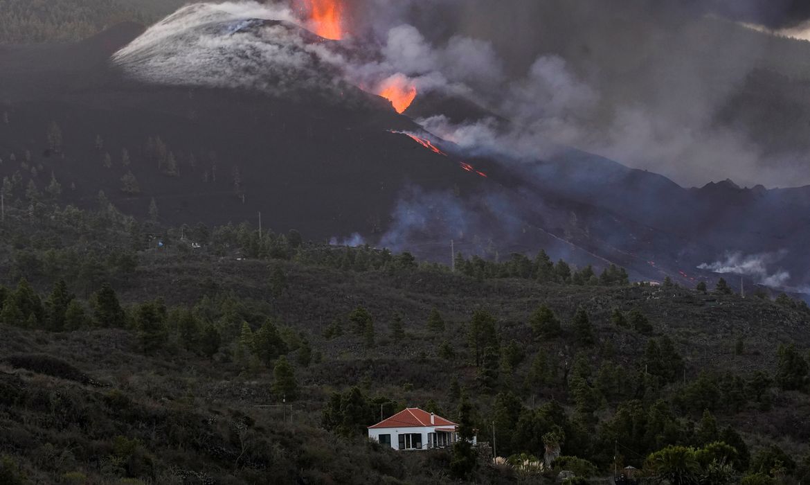 FILE PHOTO: The Cumbre Vieja volcano continues to erupt on the Canary Island of La Palma