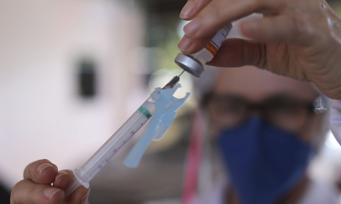 Covid-19: Rio vacina hoje mulheres de 49 anos, gestantes e puérperas |  Agência Brasil