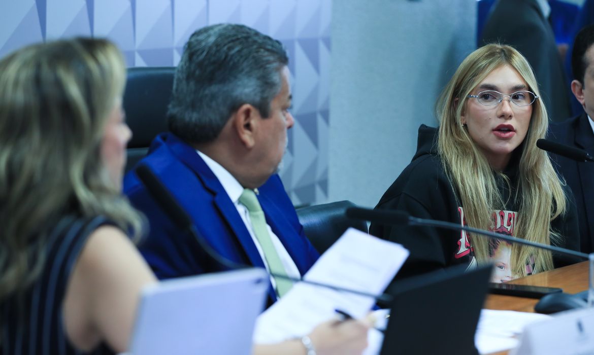 Brasília (DF), 13/05/2025  - Reunião da CPI do Senado que investiga irregularidades no setor de apostas on-line (CPI das Bets) para ouvir a apresentadora, influenciadora e empresária Virginia Pimenta da Fonseca Serrão Costa. Foto: Lula Marques/Agência Brasil