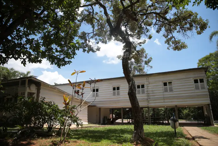 Brasília - O Catetinho, primeira residência oficial do presidente Juscelino Kubitschek na capital federal é um pequeno museu aberto à visitação pública, projetado pelo arquiteto Oscar Niemeyer (José Cruz/Agência Brasil)