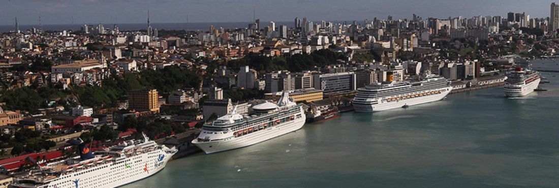 Cruzeiros marítimos aportam em Salvador