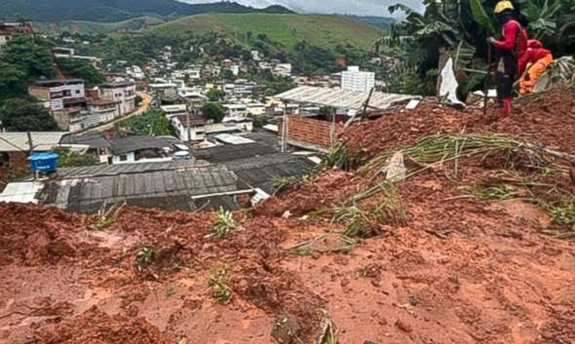 Ipatinga 12/01/2025 Ipatinga teve diversos pontos de deslizamentos e alagamentos devido à chuva da madrugada deste domingo (12)
Crédito: Reprodução/ Instagram/ CBMMG