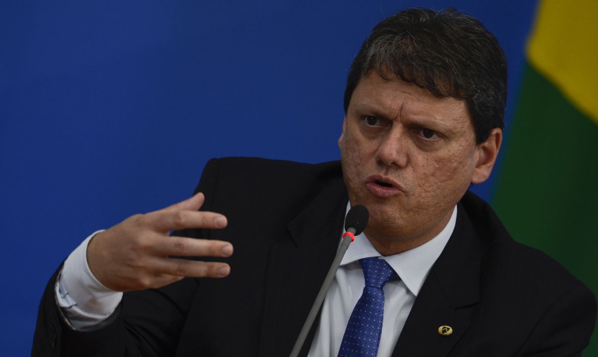 O ministro da Infraestrutura, Tarcísio Freitas, participa de coletiva de imprensa no Palácio do Planalto
