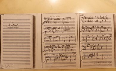 Rio de Janeiro (RJ), 15/05/2023 - Réplica da partitura Valse, peça que pesquisadores supõem ter sido composta pelo então príncipe Dom Pedro I, e manuscrita por seu professor Sigismund Neukomm. Foto: Fernando Frazão/Agência Brasil