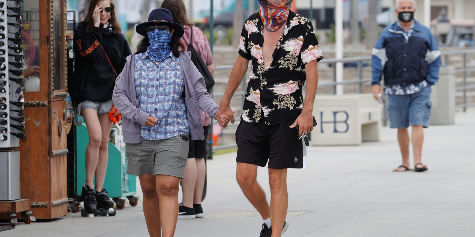 EUA recomendam que população use "máscara mais protetora possível"