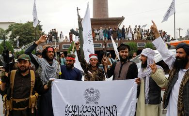 Combatentes do Taliban comemoram aniversário de um ano da tomada de Cabul
