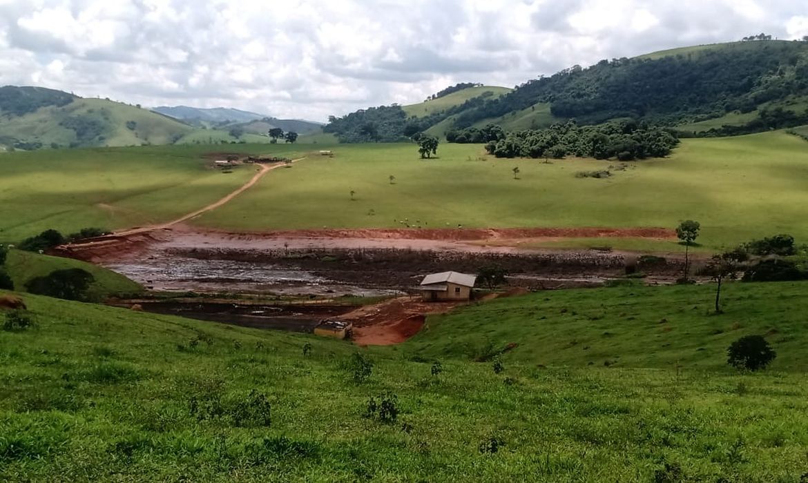 Barragem Ouro Fino se rompe em cidade do sudeste de Minas Gerais 