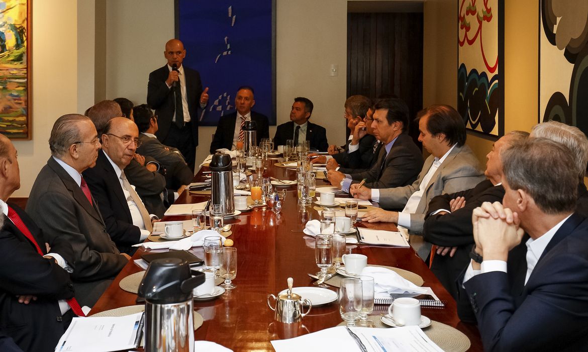 Brasília - Presidente Michel Temer participa de reunião com o presidente da Câmara dos Deputados, Rodrigo Maia, e líderes partidários, durante um café da manhã (Alan Santos/PR)