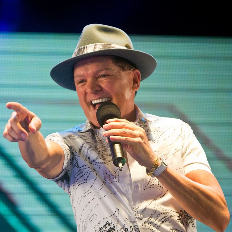 O forrozeiro Alcymar Monteiro canta na faixa Verão Show da TV Brasil
