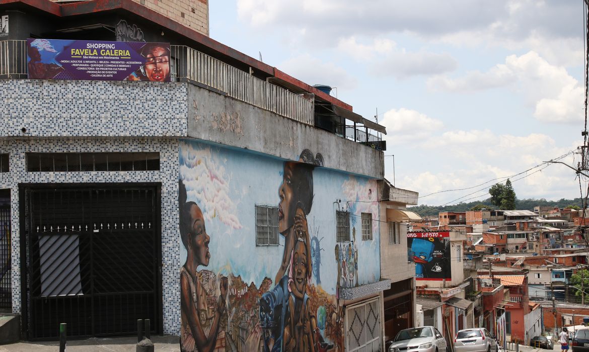 Obras da Favela Galeria, uma galeria a céu aberto em São Mateus, zona leste da capital.