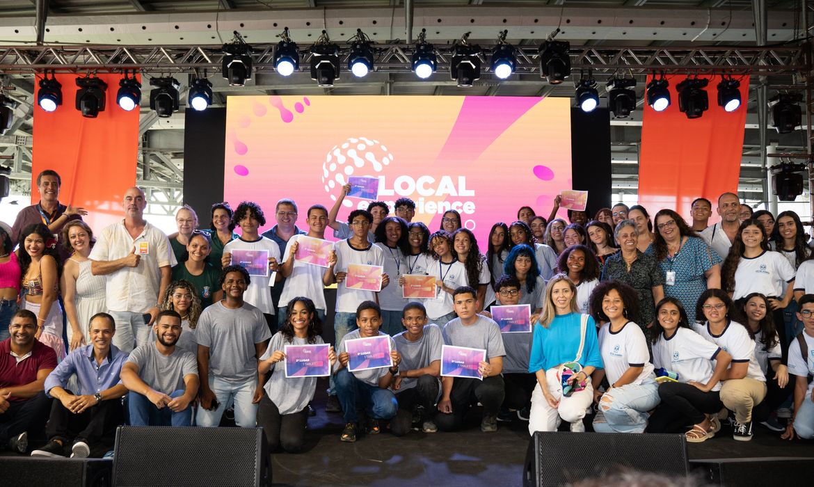 Vencedores do concurso Transformando Ideias em Ações Sustentáveis, realizado entre as escolas públicas do Rio de Janeiro. Foto: Divulgação/Glocal RJ