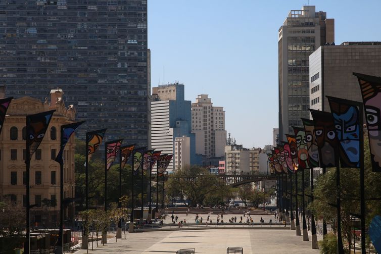 Rovena Rosa/Agência Brasil São Paulo - Reabertura do Vale do Anhangabaú para lazer.