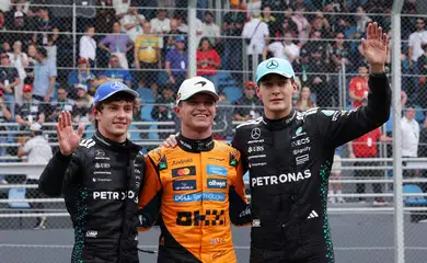 Formula One F1 - Sao Paulo Grand Prix - Autodromo Jose Carlos Pace, Sao Paulo, Brazil - November 8, 2025 McLaren's Lando Norris celebrates after winning the sprint race with second placed Mercedes' Andrea Kimi Antonelli and third placed Mercedes' George Russell.  REUTERS/Amanda Perobelli     