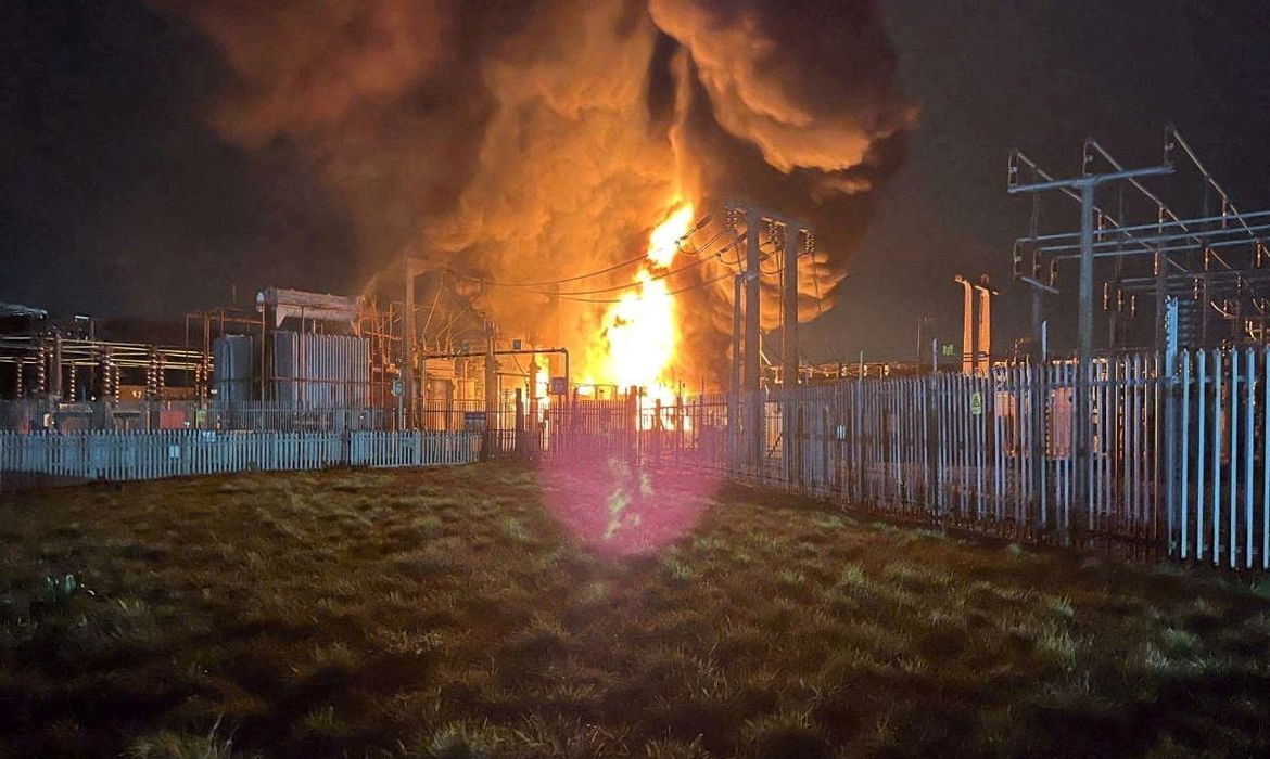 Incêndio em subestação elétrica próxima ao aeroporto de Heathrow
 21/3/2025   Divulgação via REUTERS/Proibida reprodução