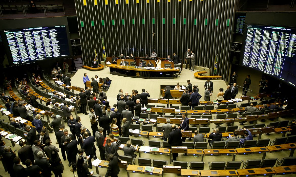 Brasília -  Plenário da Câmara dos Deputados aprova Medida Provisória 786/17, que cria fundo para projetos de infraestrutura (Wilson Dias/Agência Brasil)