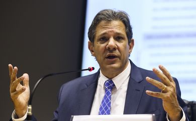 O ministro da Fazenda, Fernando Haddad, dá entrevista coletiva,para detalhar as primeiras medidas econômicas do governo.