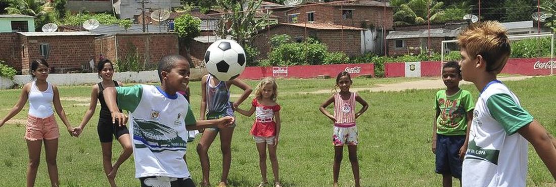 Recife - Crianças participam de projeto no Instituto Alberto de Moura
