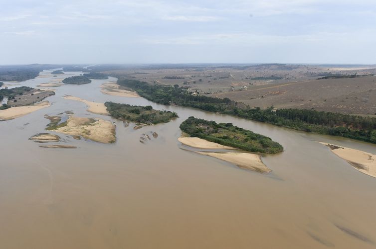 Linhares (ES) - A lama vinda das barragens da Samarco com rejeitos de mineração seguem ao longo do leito do Rio Doce em direção à sua foz, localizada em Regência, Linhares (Fred Loureiro/Secom ES)