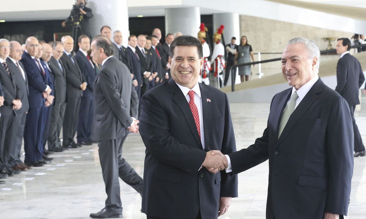 Brasília - Os presidentes Michel Temer,  do Brasil, e Horacio Cartes, do Paraguai, durante encontro no Palácio do Planalto​ (Antonio Cruz/Agência Brasil)