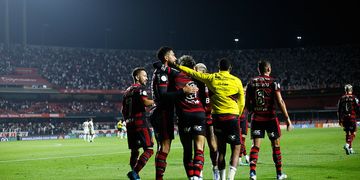 Flamengo derrota o São Paulo e se consolida na briga pelo título brasileiro