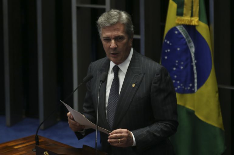 Brasília - Senador Fernando Collor de Mello fala no plenário do Senado durante sessão para votar o processo de impeachment da presidenta Dilma Rousseff (Fabio Rodrigues Pozzebom/Agência Brasil)