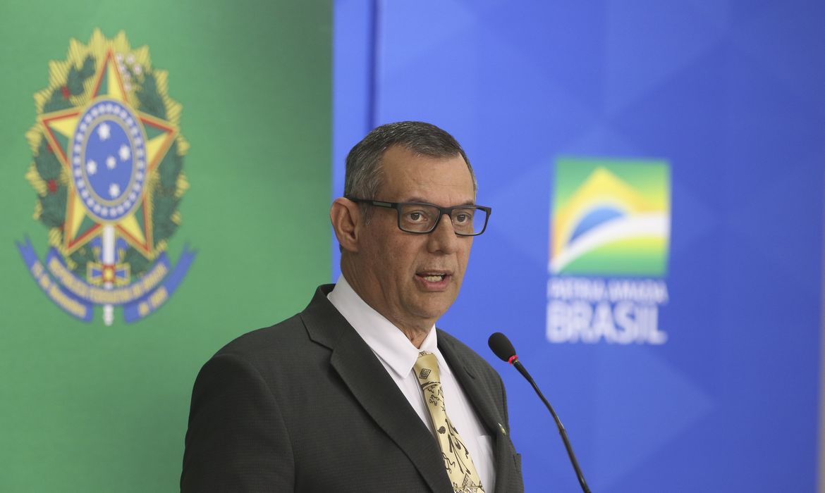 O porta-voz da Presidência da República, Otávio Rêgo Barros, fala à imprensa, no Palácio do Planalto