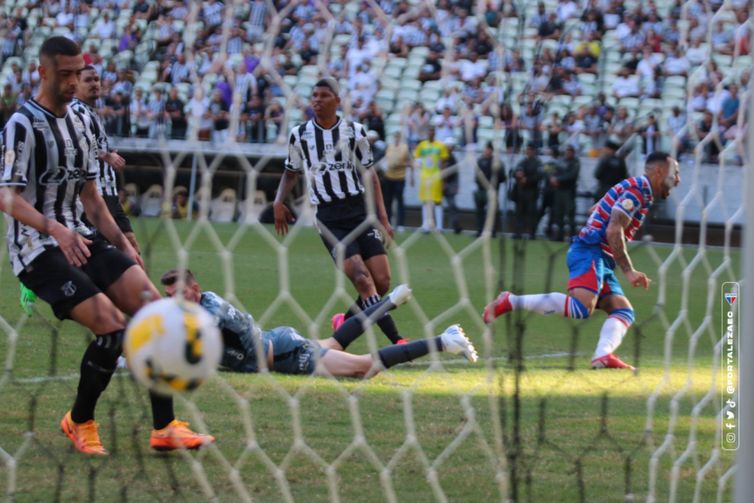 Fortaleza vence o ClássicoRei e ganha confiança para jogo decisivo