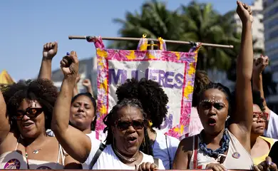 Rio de Janeiro (RJ), 28/07/2024 - 10ª Marcha das Mulheres Negras do RJ.  Mulheres negras marcham contra o racismo e pelo bem viver, na praia de  Copacabana, zona sul da cidade. Foto: Tânia Rêgo/Agência Brasil