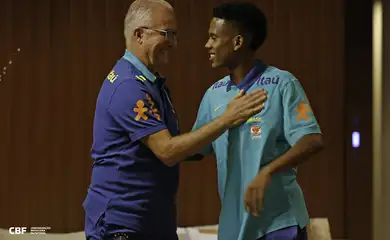 Dorival Júnior recebe convocados da seleção brasileira em Brasília para jogos das Eliminatórias - Estêvão - em 17/03/2025