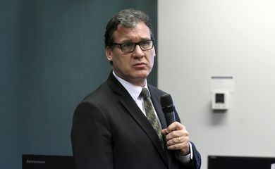Presidente substituto do Inep, Camilo Mussi, participa de audiência pública na Câmara