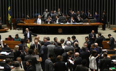 Brasília - Plenário da Câmara durante sessão para analisar o PL 4567/16, do Senado, que que desobriga participação da Petrobras no pré-sal (Fabio Rodrigues Pozzebom/Agência Brasil)