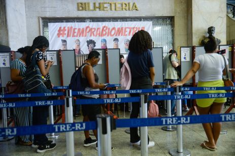 Rio de Janeiro (RJ), 27/02/2024 –  Tribunal Regional Eleitoral do Rio de Janeiro (TRE-RJ) coleta dados biométricos de eleitores na Central do Brasil, no centro da capital fluminense. Foto: Tomaz Silva/Agência Brasil
