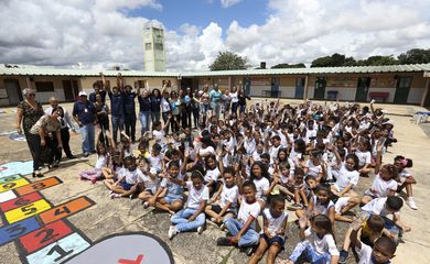 Brasília - Alunos da Escola Classe 29 de Taguatinga participam de atividades do projeto Adasa na Escola, que ensina crianças a ajudar na preservação da água (Marcelo Camargo/Agência Brasil)