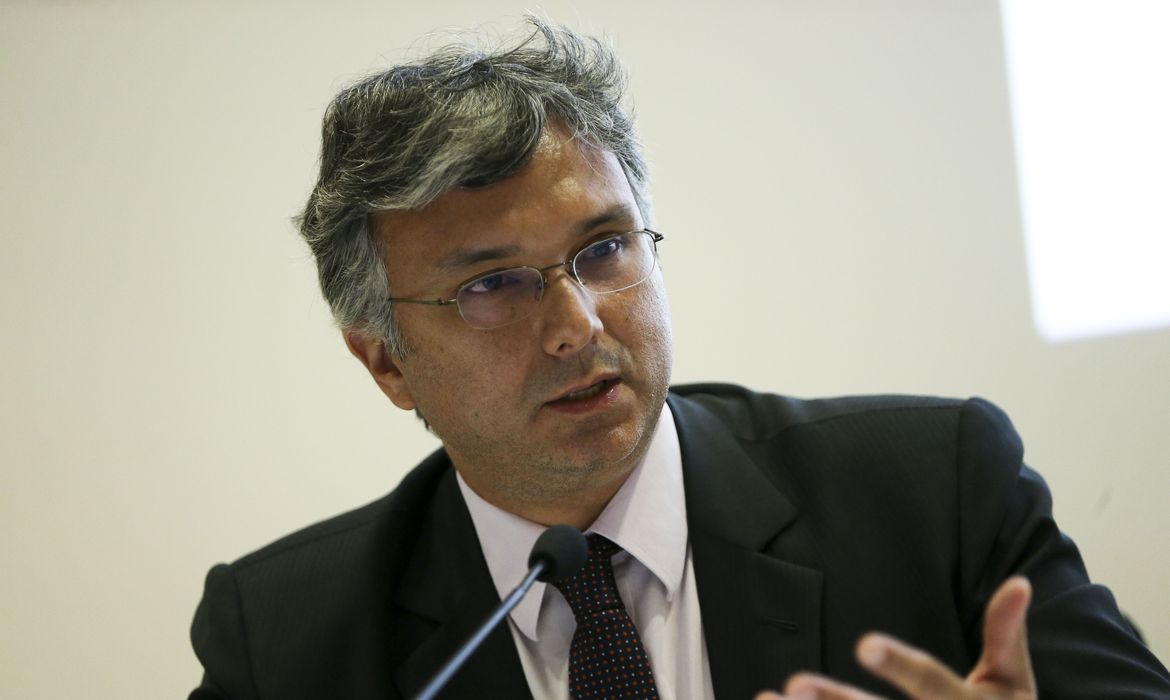 O ministro do Planejamento, Esteves Colnago, durante a abertura do seminário Transferências de Recursos Federais - Cenário e Perspectivas - Um Enfoque Conjunto do Controle e da Gestão, no Tribunal de Contas da União (TCU).  