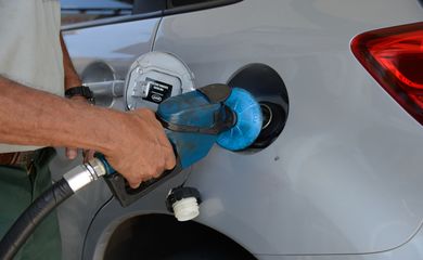 Preços da gasolina e do diesel caem nas refinarias