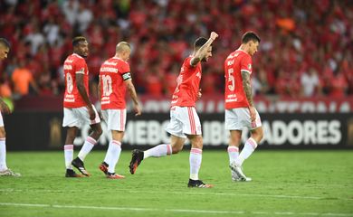 O Internacional derrotou o Universidad de Chile por 2 a 0 nesta terça (11) e se classificou para a terceira fase prévia da edição 2020 da Copa Libertadores.