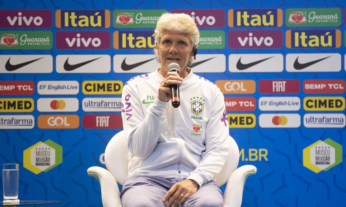 Sueca Pia Sundhage é apresentada como nova técnica da seleção feminina brasileira de futebol