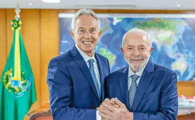 Lula e Tony Blair, ex-primeiro-ministro do Reino Unido, reúnem-se no Palácio do Planalto