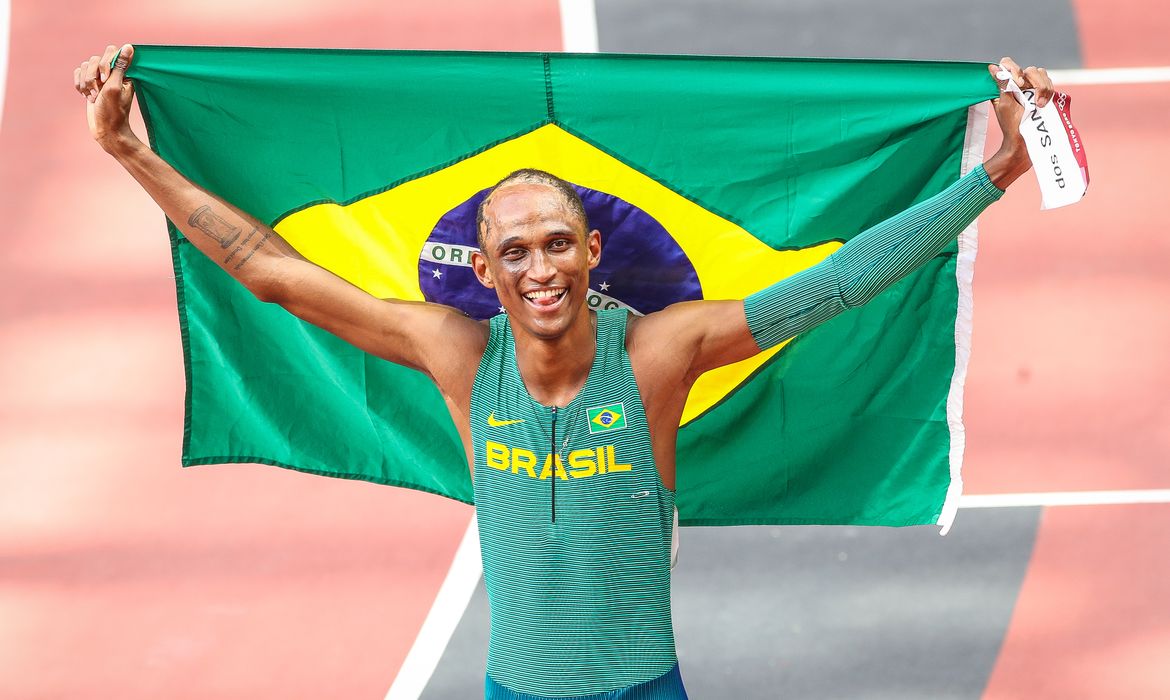 Olimpíada: Alison dos Santos é bronze nos 400 m com barreiras