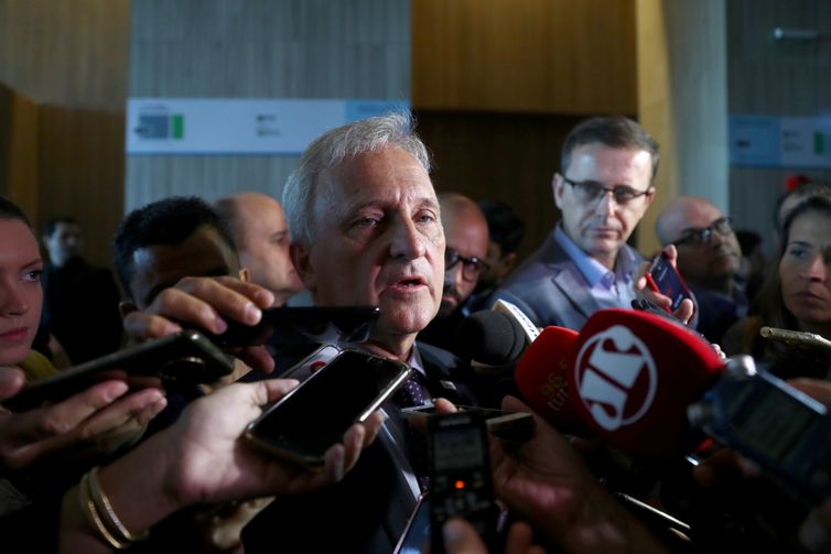 Petrobras' exploration and production head, Carlos Alberto Pereira de Oliveira, talks to the media after Brazil's government held the pre-salt offshore oil auction in Rio de Janeiro, Brazil November 7, 2019. REUTERS/Pilar Olivares