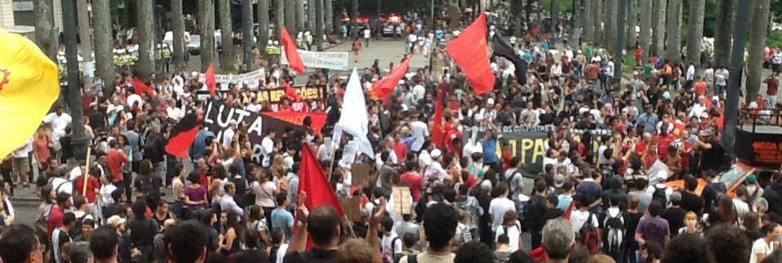 Em São Paulo Marcha Antifascista com o lema “ditadura nunca mais” aconteceu no mesmo horário da  Marcha da Família com Deus pela Liberdade, que pedia a volta dos militares ao poder