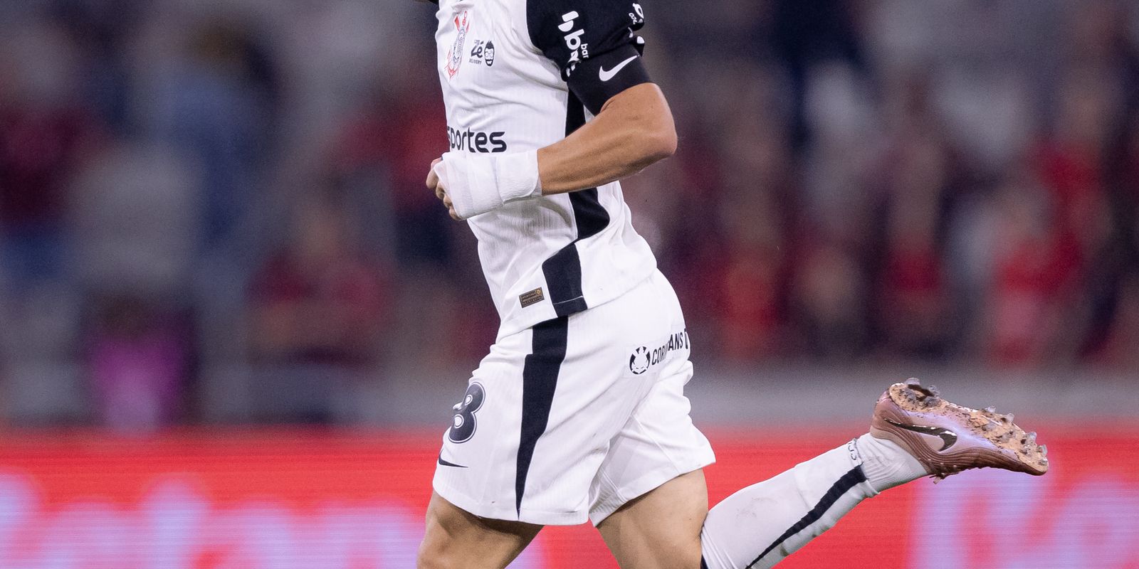 Corinthians é eficiente e derrota Athletico na Arena da Baixada
