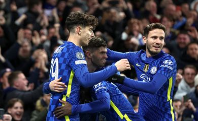 Jogadores do Chelsea comemoram gol contra o Lille