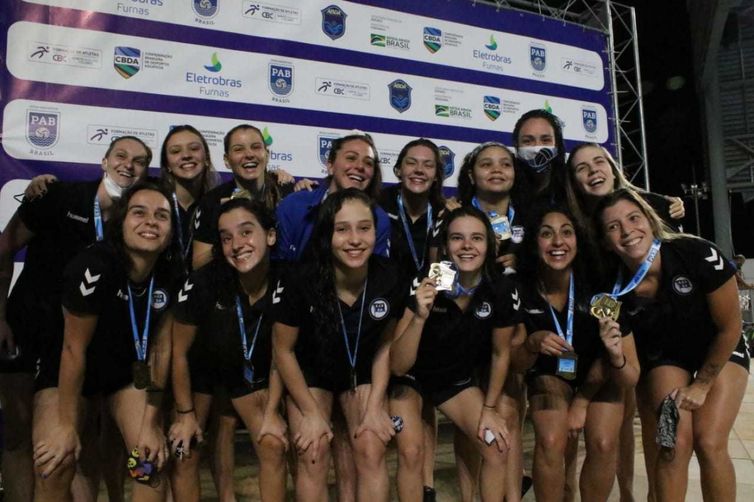 Time feminino do Pinheiros, campeão, Brasil Open 2020