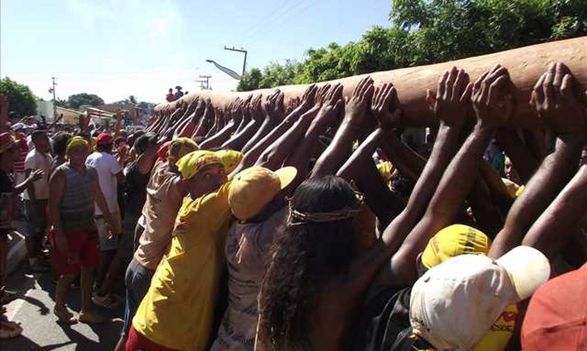 Festa do Pau da Bandeira de Santo Antonio de Barbalha (CE) reúne uma enorme gama de ofícios, celebrações e formas de expressão de diferentes grupos locais