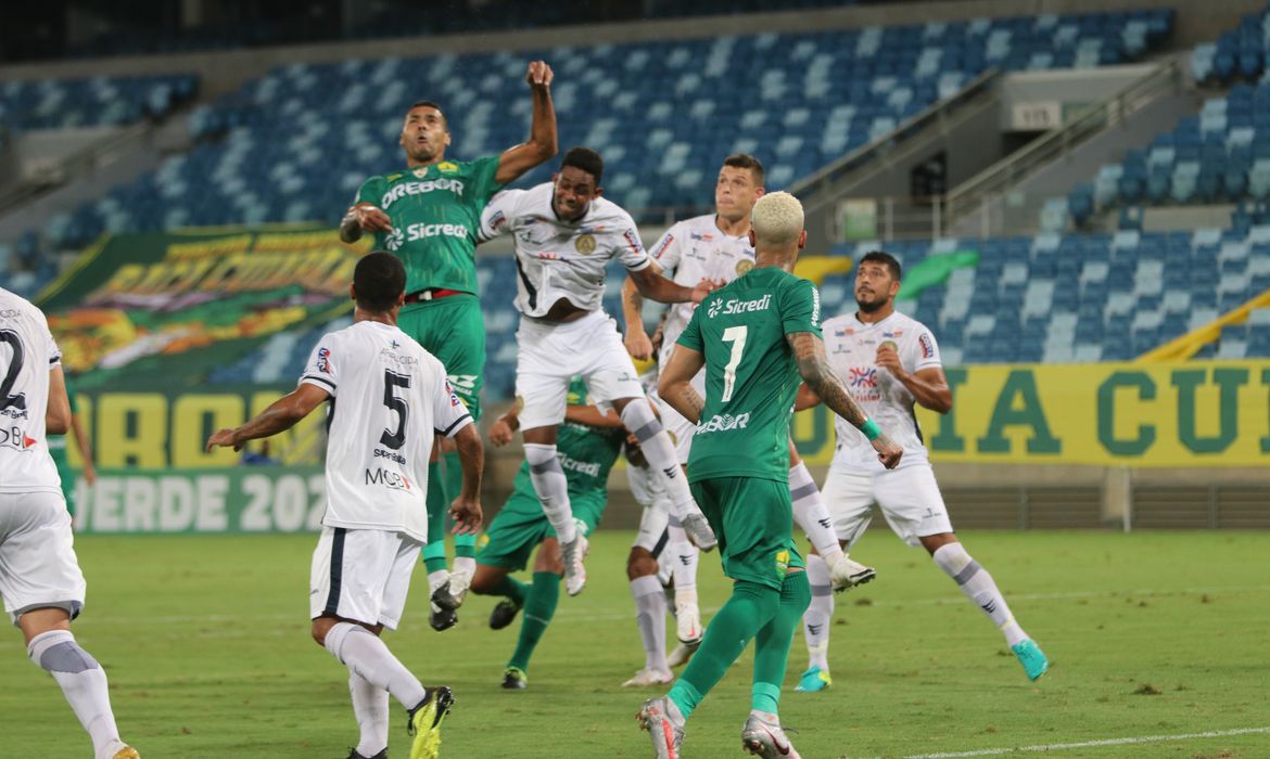 Cuiabá estreou na Copa Verde nas oitavas de final e eliminou a Aparecidense ao vencer por 2 a 1, de virada.